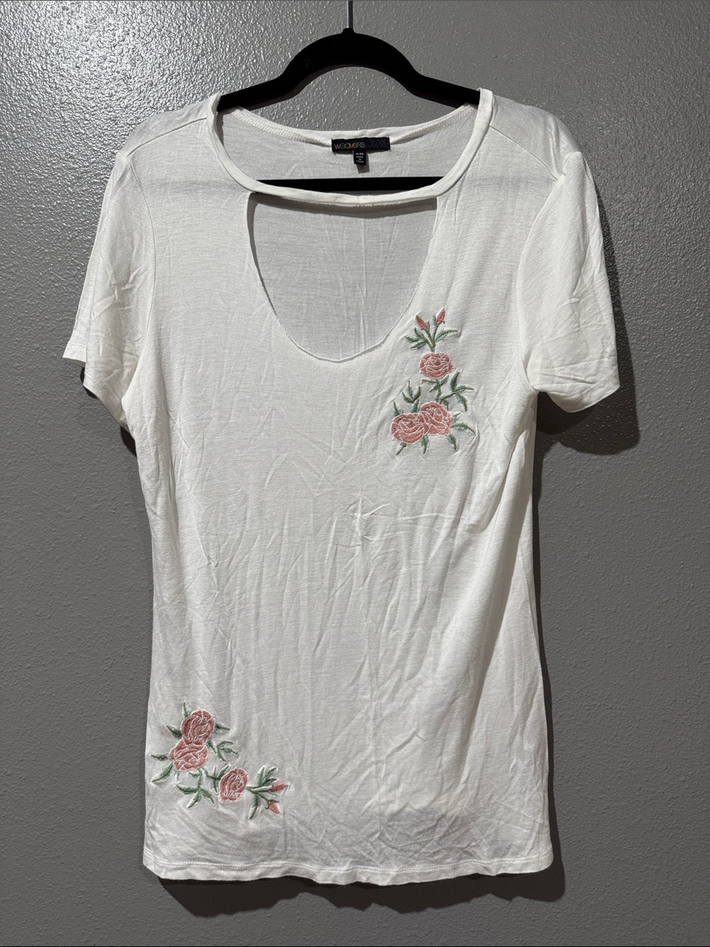 Weavers White Short Sleeve Tee with Pink Rose Embroidery